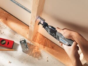 Dremel 8220 -5/65 Li-ion Akülü El Motoru 12V 65 Aksesuarlı + 5 Bağlantı Parçası