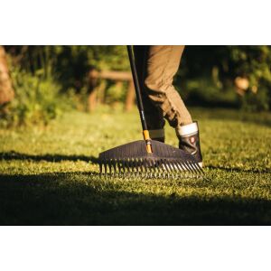 Fiskars 135026-1003464 Solid Medium Orta Yaprak Tırmığı 414 mm
