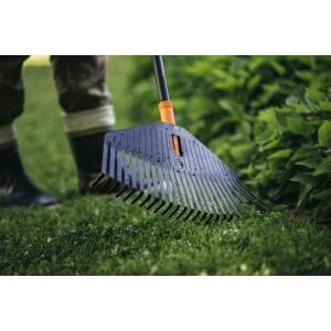 Fiskars 135016-1003465 Solid Geniş Yaprak Tırmığı 520 mm