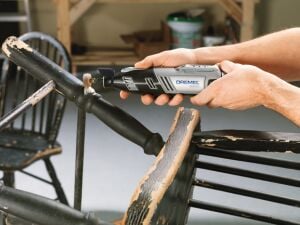 Dremel 8220 -1/5 Li-ion Akülü El Motoru 12V 5 Aksesuarlı + 1 Bağlantı Parçası