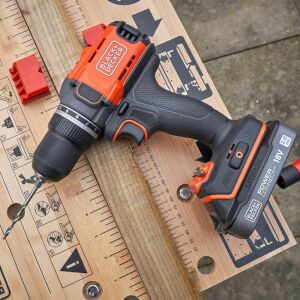 Black+Decker BCD382D2XK Çift Akülü Delme Vidalama 18V 2.0Ah