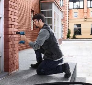 Bosch GSB 185-LI Çift Akülü Darbeli Matkap Vidalama 18V 2.0Ah